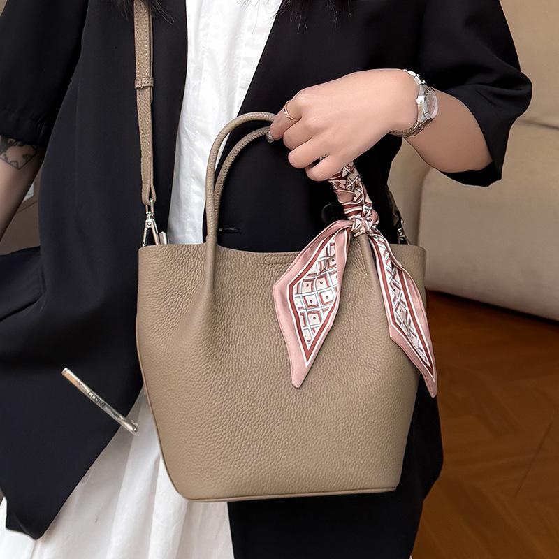 2025 New High-End Bucket Bag, Genuine Leather, Large Capacity, Women's Bag, Top Layer Cowhide, Commuting Basket Bag