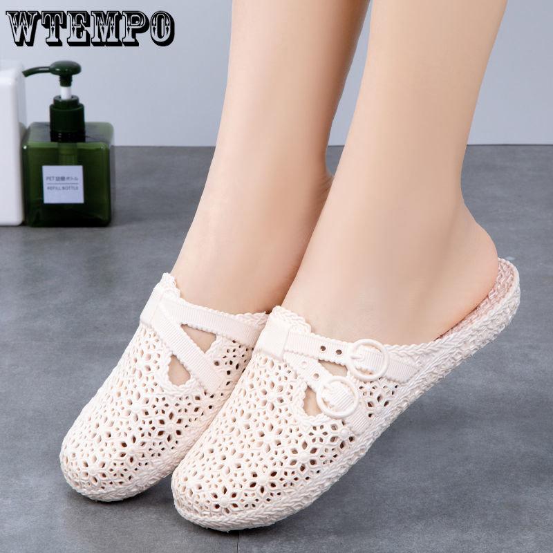 Chinelos de PVC femininos para uso externo, sapatos furados, verão, fundo macio, fundo grosso, sandálias para casa, banheiro, oco, embrulhado, chinelos de praia ao ar livre