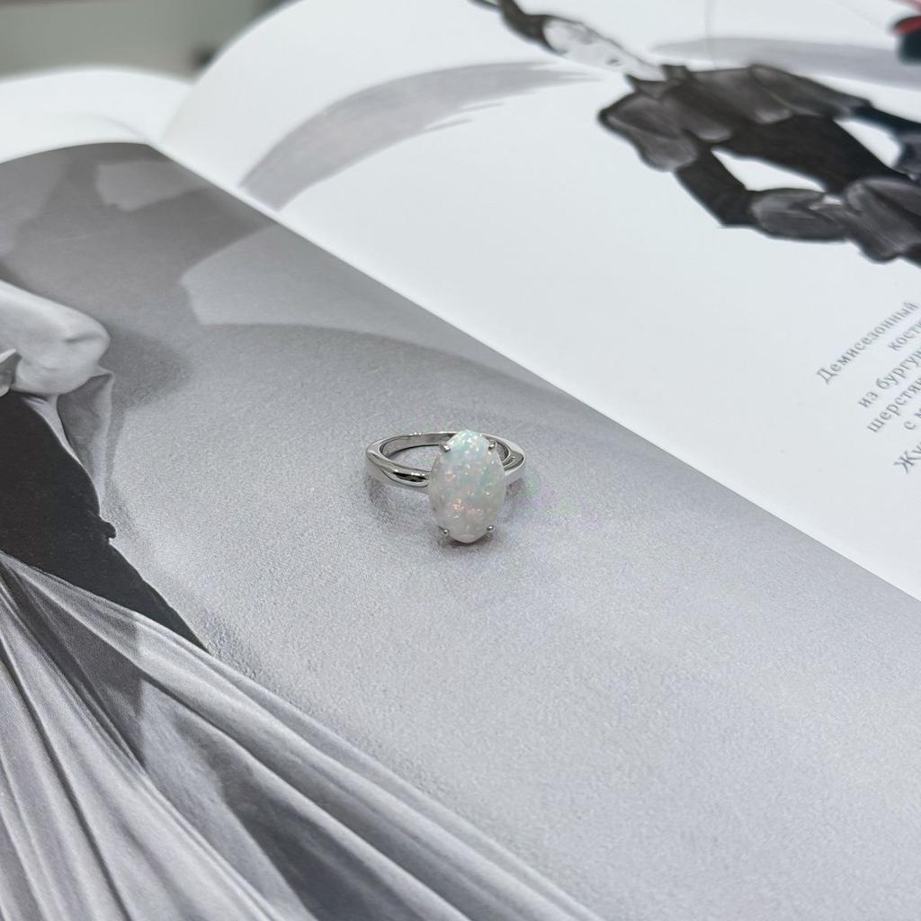 Bague en argent avec opale 2,2 ct, poids de l'article 3,26 g (2169888)