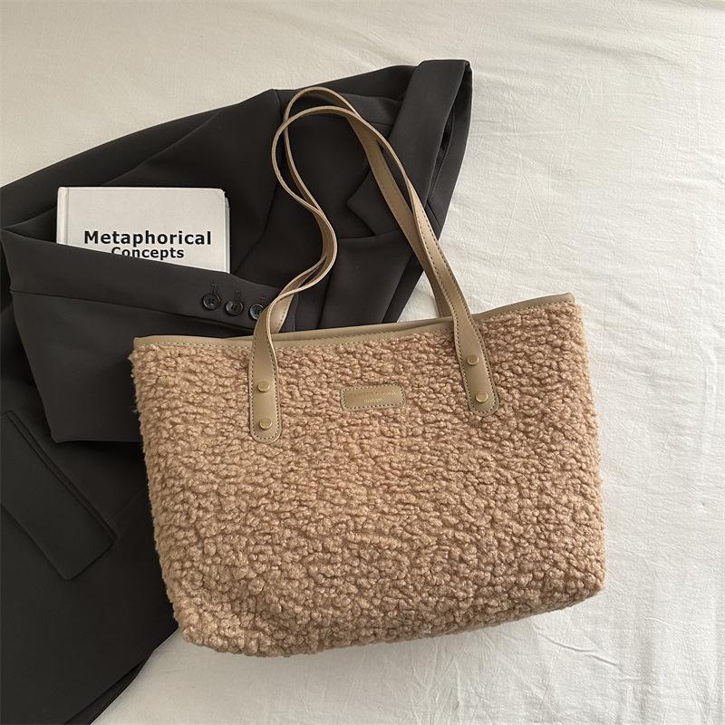 Bolsa de pelúcia feminina outono e inverno nova tendência fofa de ombro sob o braço grande capacidade superfície macia bolsa tote para o dia a dia