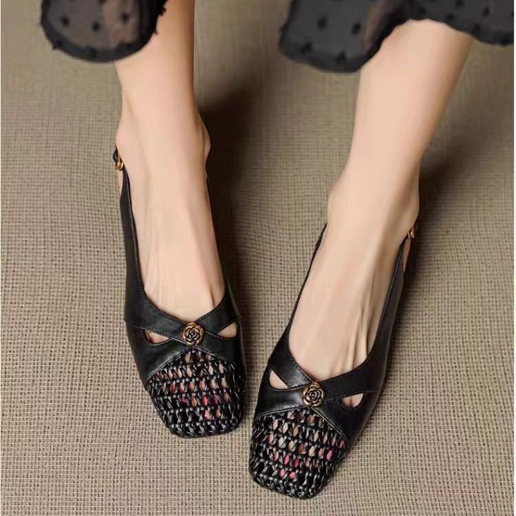 Hepburn Style Is Very Easy To Wear French Super Beautiful Soft Leather Hollow Woven Bag Head Sandals Women's Thick Heel 2025 Summer New Square Head