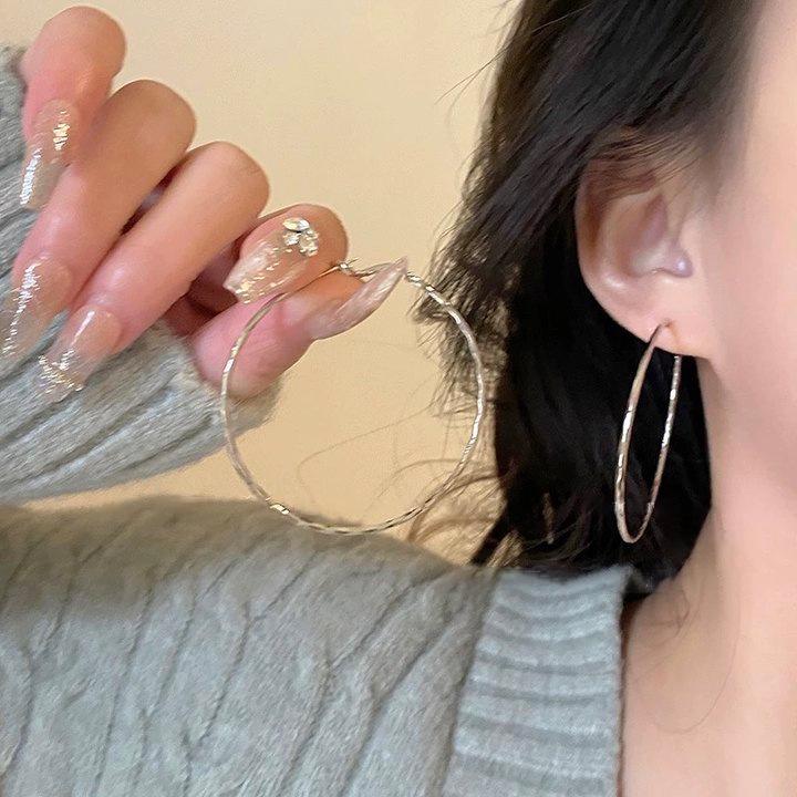 Kolczyki Koła Geometryczne z Diamentami Silver Needle - Luksusowy, Wysokiej Klasy Design z Nowoczesnym, Wyrafinowanym Stylem