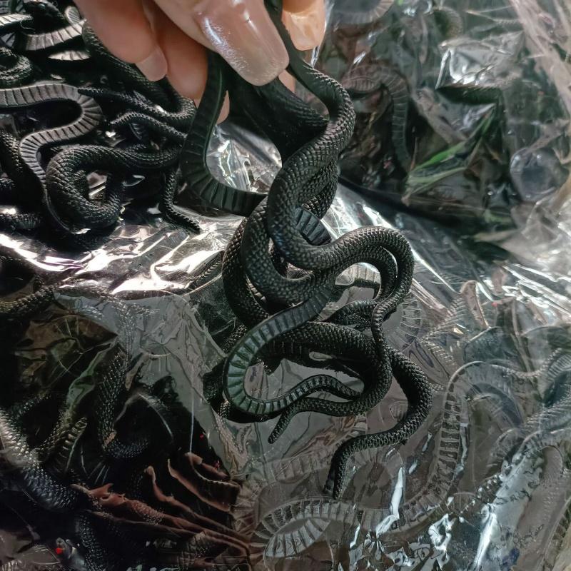 10cm 15Pcs Fake Realistic Rubber Toy Snake Simulation Soft Glue Snake Scary Halloween To Scare Birds Props Prank Trick Toy Gift