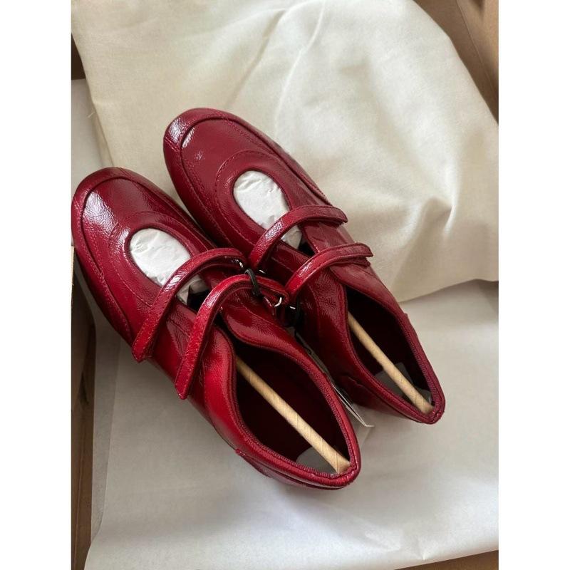 

Версия из мягкой кожи~ Новые туфли Мэри Джейн в стиле ретро на плоской подошве, женские повседневные туфли с двойным ремешком на липучке, одинарные туфли с круглым носком, балетки 35 красный