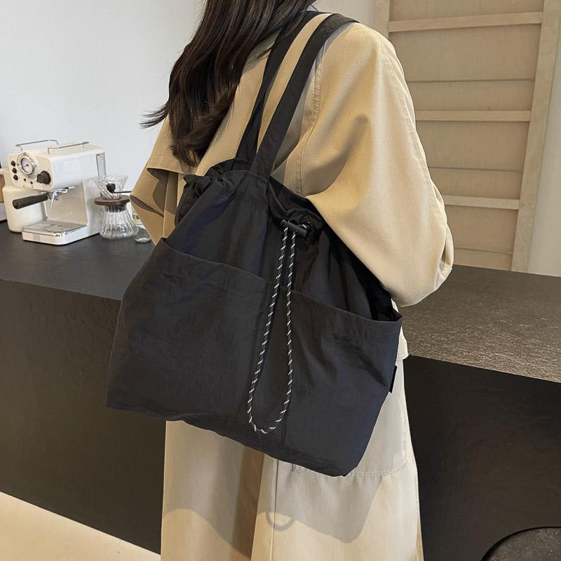 Женская сумка через плечо большой вместимости — фото 19