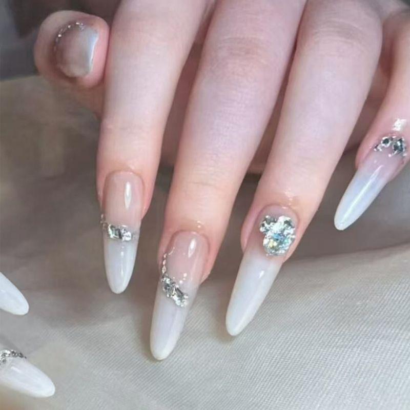 Xiaohongshu Handmade Red Floral Nail Art: Wearable, High-End Whitening Nail Tips Stickers