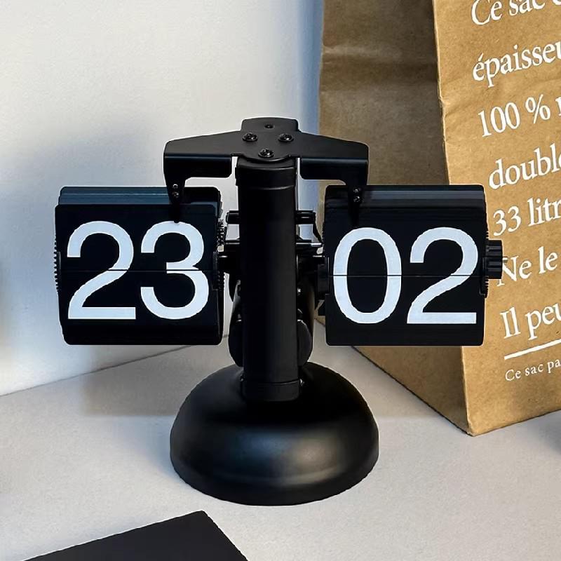 MiaoKe Retro Automatic Walnut Flip Clock: Simple Desktop Decor