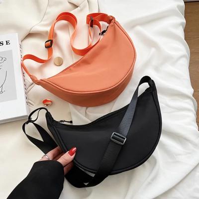 Vylepšená verzia Crossbody taška Nová trendy taška v tvare knedlíka Ľahká malá taška cez telo Taška pod pazuchu Jednoramenná plátenná taška