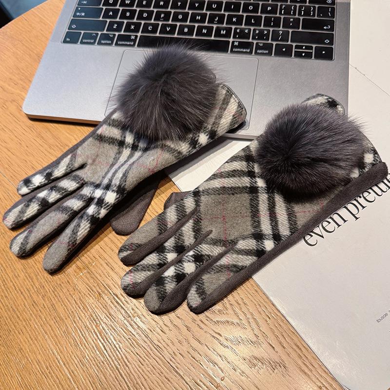 Plaid German fleece season cycling, fleece women point fingers to warm outdoor driving