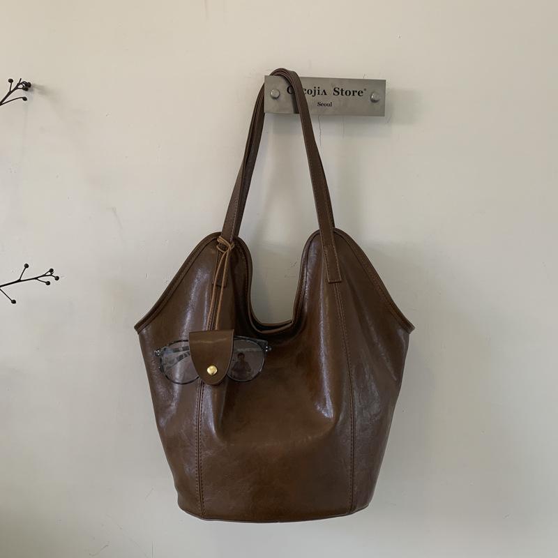 

Simple underarm bag, new autumn commuter bucket bag, large capacity retro casual shoulder bag, dumpling bag. коричневый