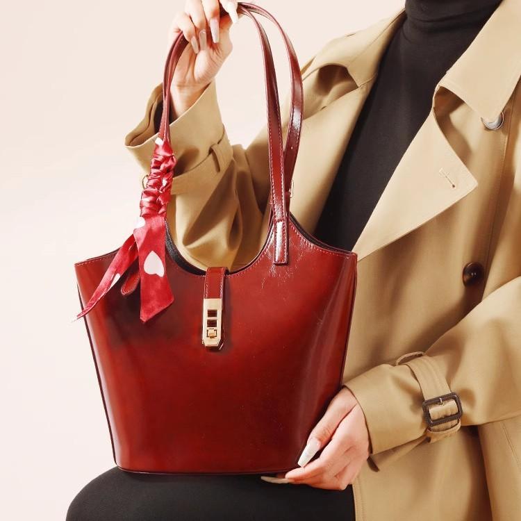 Red Bag, Wedding Bag for Women, Retro Handbag, Large-capacity Bride Bag, Gift, Suitable for Daily Use, Single-shoulder Underarm Bag