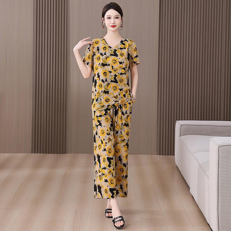 

Plus Size Women s Floral Two-Piece Set: Stand Collar Top & Elastic Waist Trousers 3XL