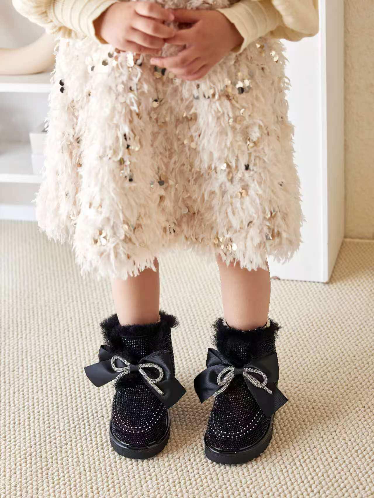 

Зимние ботинки для девочек из натуральной кожи с мехом и овечьей шерстью 28