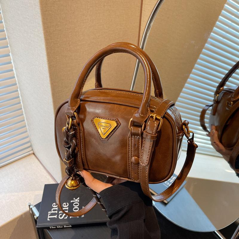 Small Bag Autumn and Winter New Women's Shoulder Crossbody Pillow Bag Versatile Commuter Small Bag