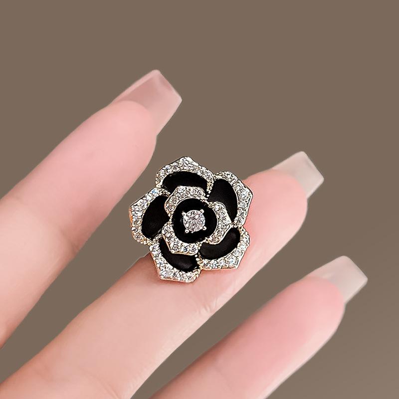 Schwarze Kamelie Glänzender Zirkon Brosche für Frau Trauer Corsage Anstecker Temperament Blendfrei Abzeichen Kleid Hemd Anzug Zubehör