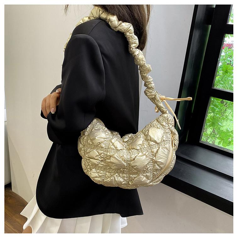 IELGY Korean Pleated Cloud Bag Dumpling Bag High-End Feel Bright Color One-Shoulder Armpit Fashion Commuter Messenger Bag