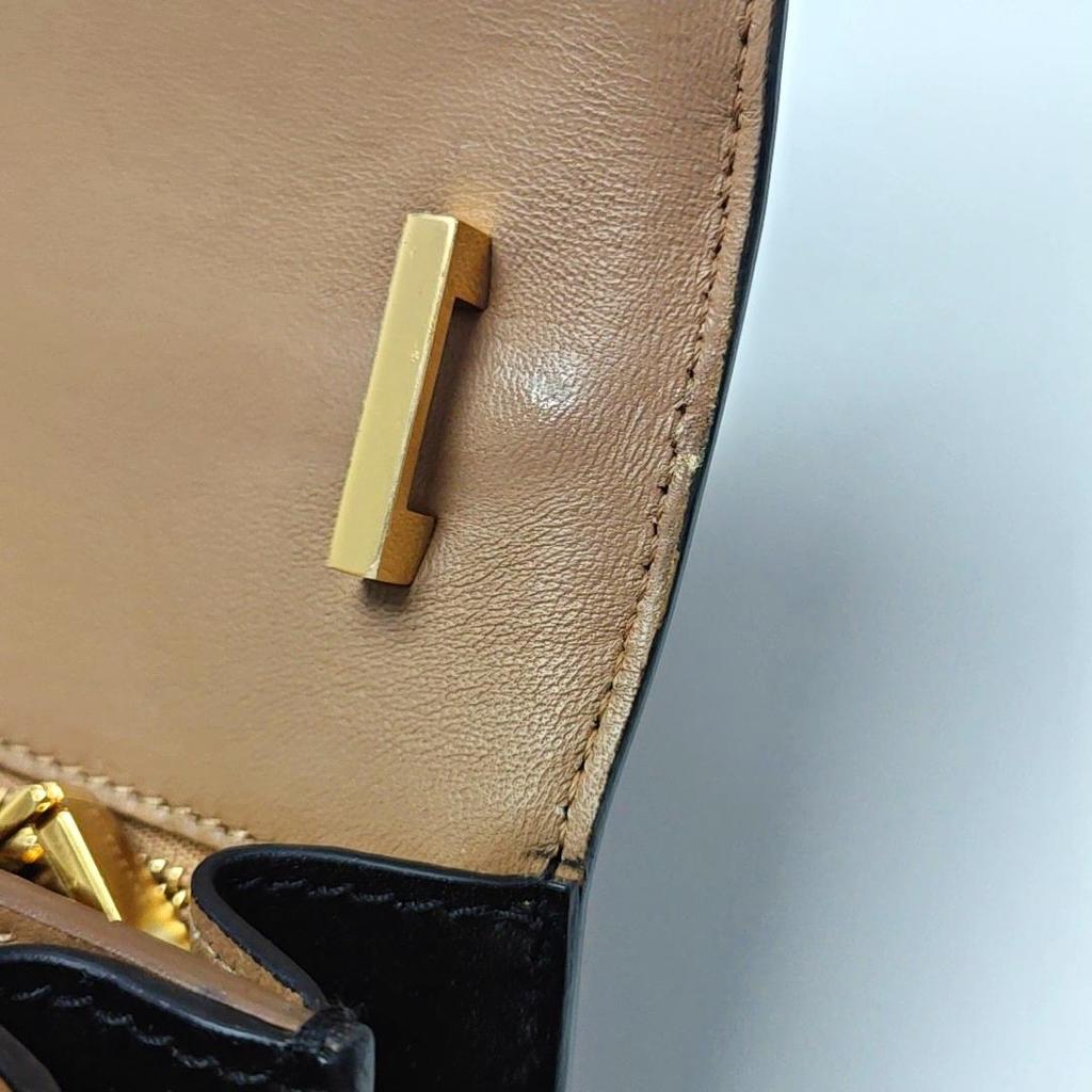 [Pre-Owned] Tb Small Brown Leather Shoulder Bag With Gold Hardware And Detachable Strap - Very Good #1LPD053