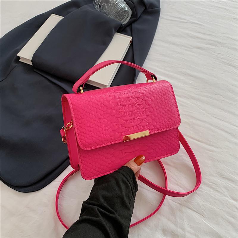 

Літо 2024, новий тренд, мода, повсякденна портативна маленька квадратна сумка через плече, жіноча ретро-популярна маленька квадратна сумка рожевий червоний колір