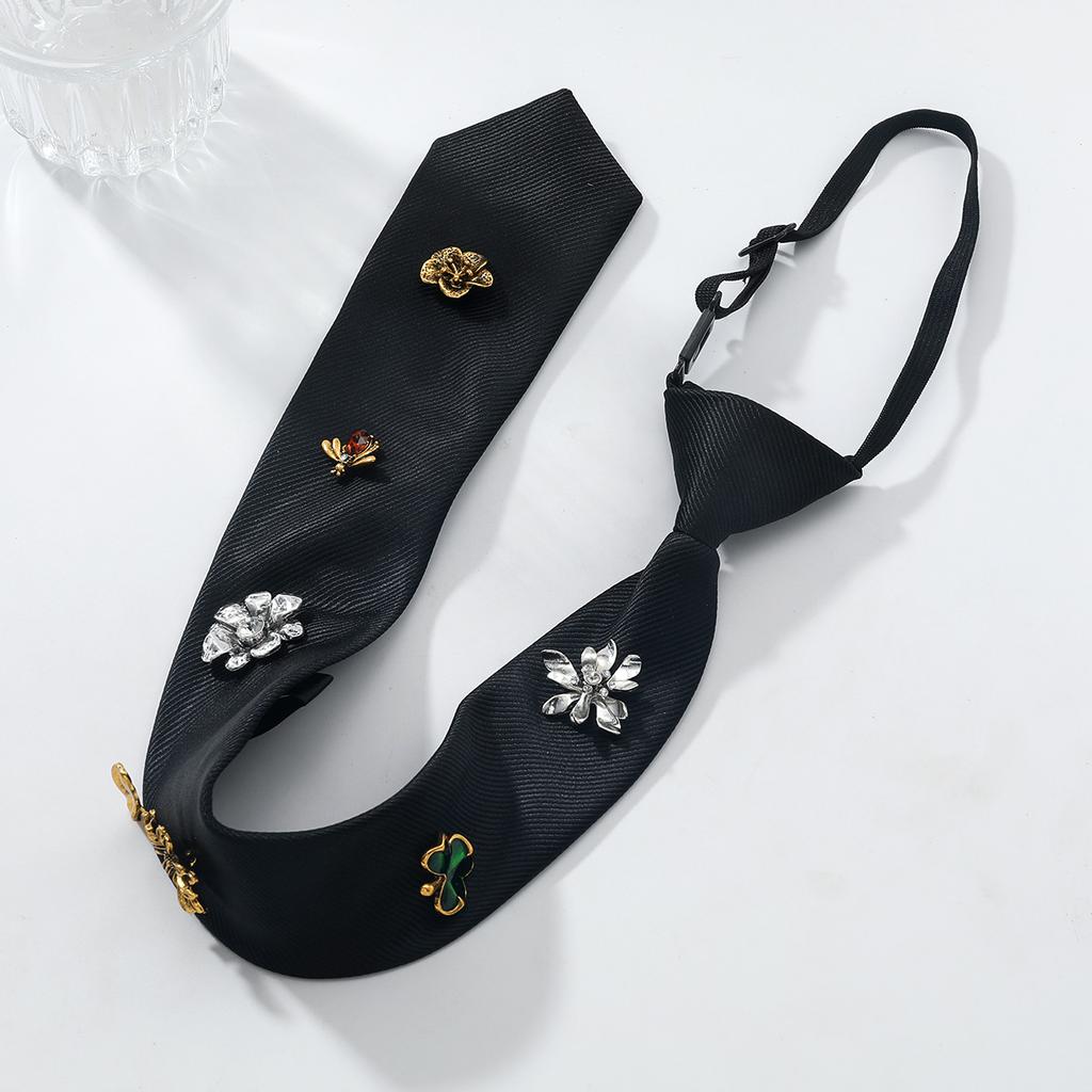 Female Coldness Wind Flower Insect Necklace