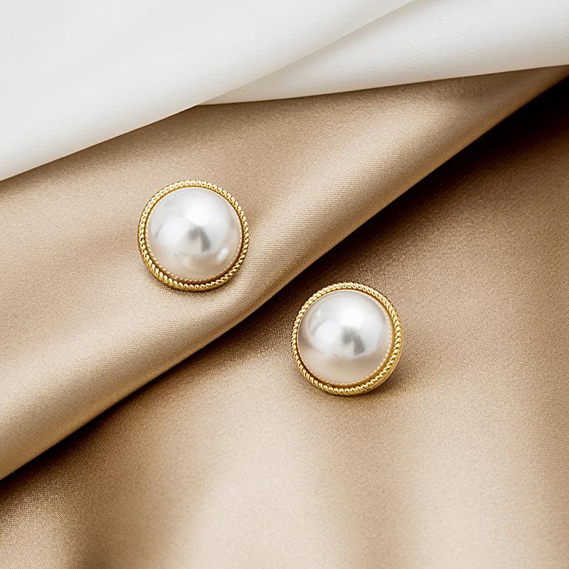 Elegantes Pendientes de Perlas Barrocas: Versátil Aguja de Plata 925 con Borde de Oro Francés