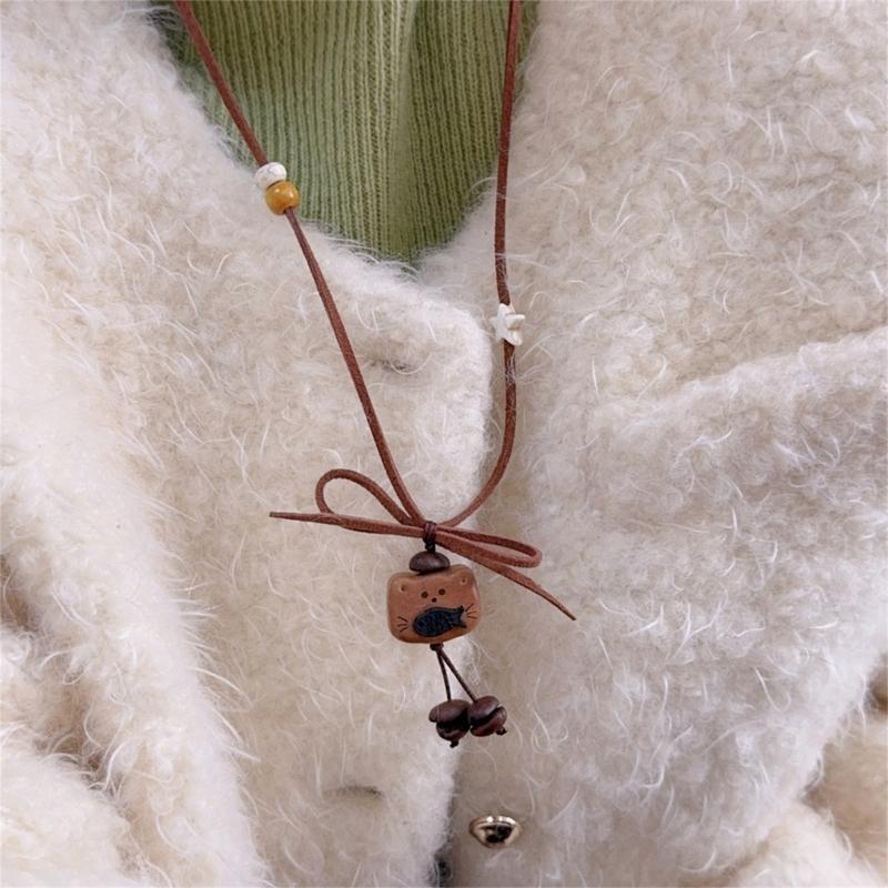 Einzigartiger Zugband Kaffeebohnen-Bären-Anhänger an verstellbarer Halskette im Retro-Stil