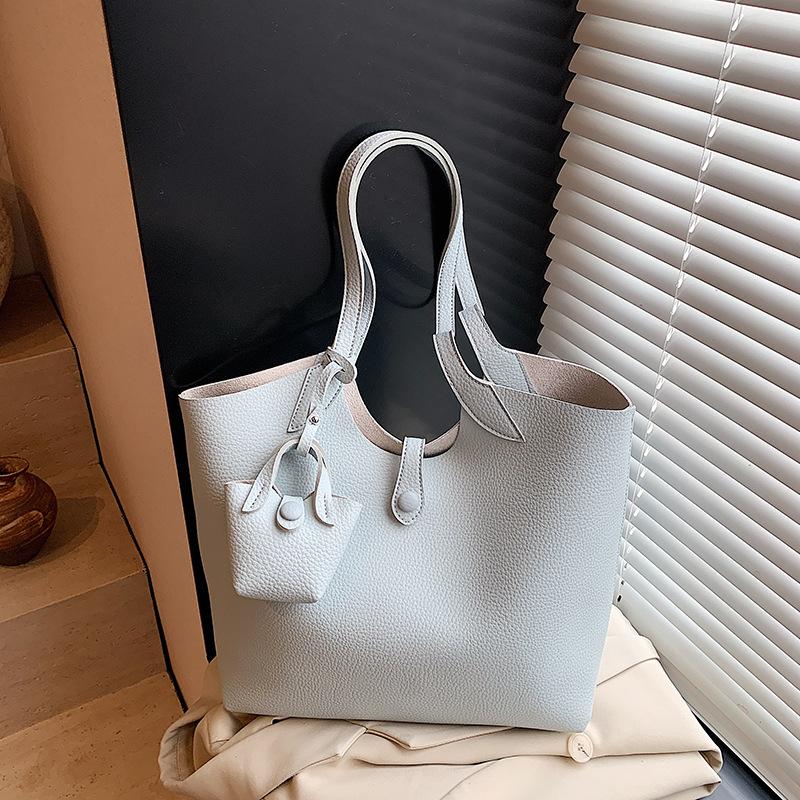 Simple and casual high-end single shoulder axillary commuting big bag for women's summer new large-capacity tote bag