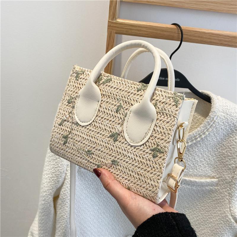Woven Bag 16*8*13.5cm Flower Handbag Grass Bag Straw Weaving+Pu Shoulder Bag For Daily Use Women'S Fashi Casual Outfit