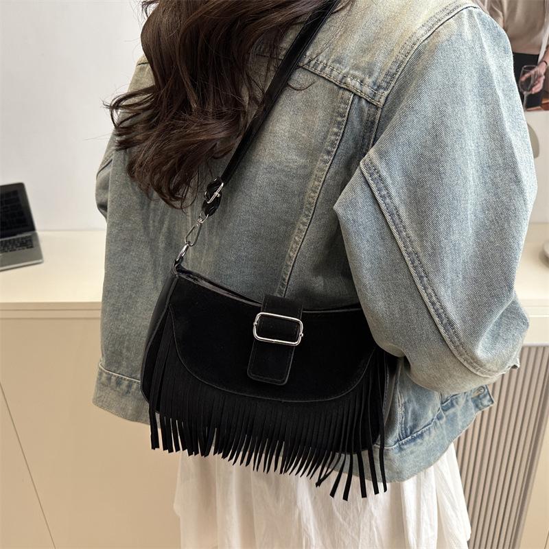 Premium retro matte fringed bag autumn new fashion versatile saddle bag trendy women's shoulder messenger bag