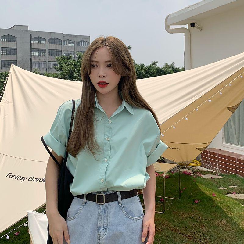 Cămașă cu mânecă scurtă de culoare uni pentru femei pentru primăvară și vară, subțire, stil retro Hong Kong, design de cămașă, stil nișă, top lejer casual