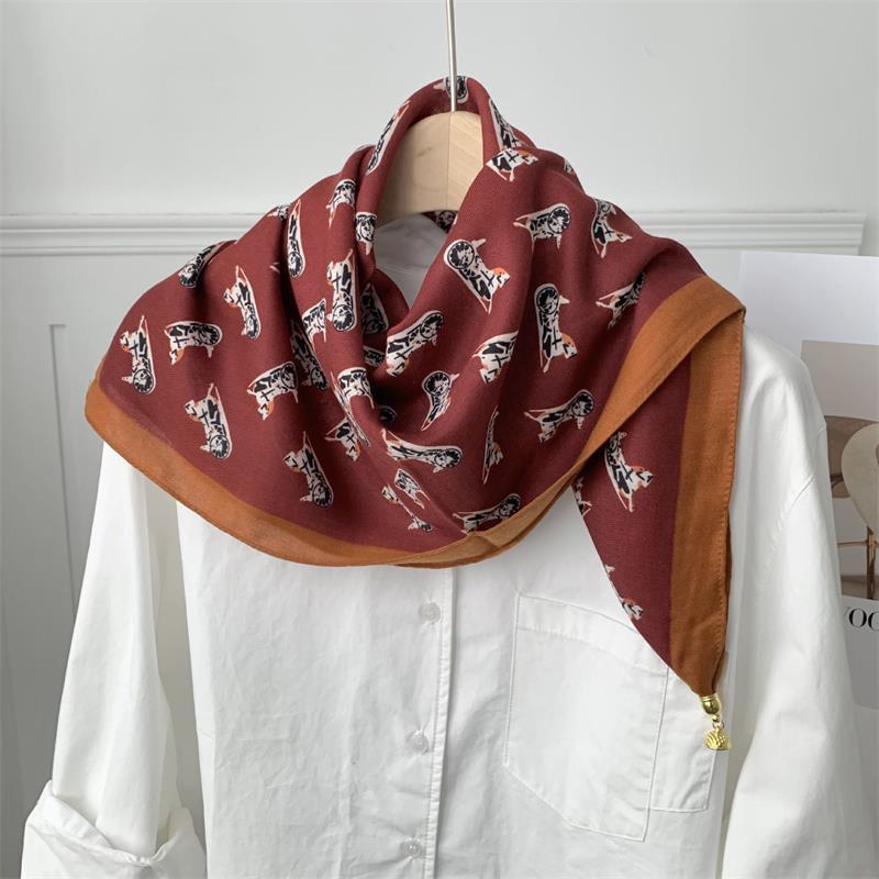 

70*70 Square Scarf Retro Print Silk Scarf With Magnetic Buckle Women Neck Scarf All-Match Shawl Headscarf Accessory Gift as the picture
