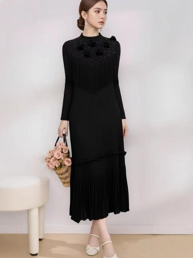 Elegant Plus Size Fish Scale Pleated Long Dress with Beaded Tassels & Floral Decor