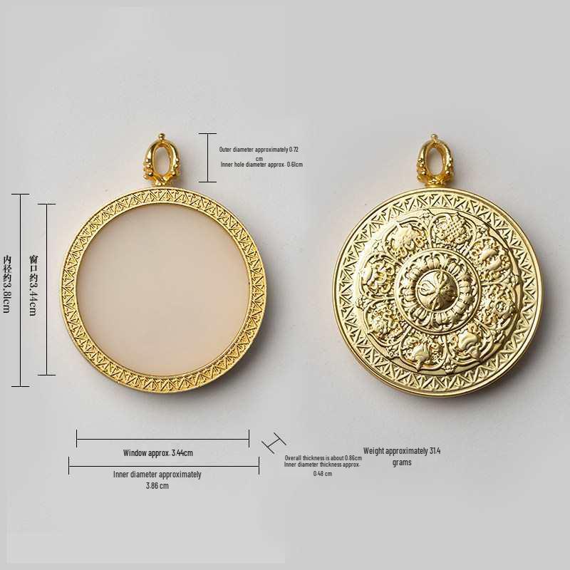 Gilded Square Portable Tibetan Thangka Pendant Necklace with Buddha Amulet Frame