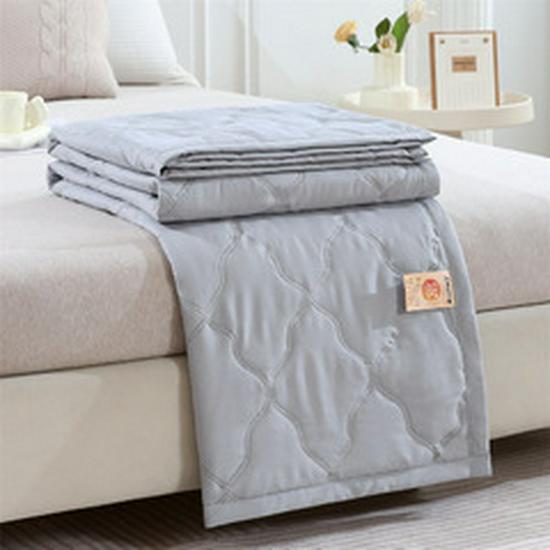 Lightweight Summer Quilt for Home, Dorm & AC Use - Single or Double, Machine Washable Blanket