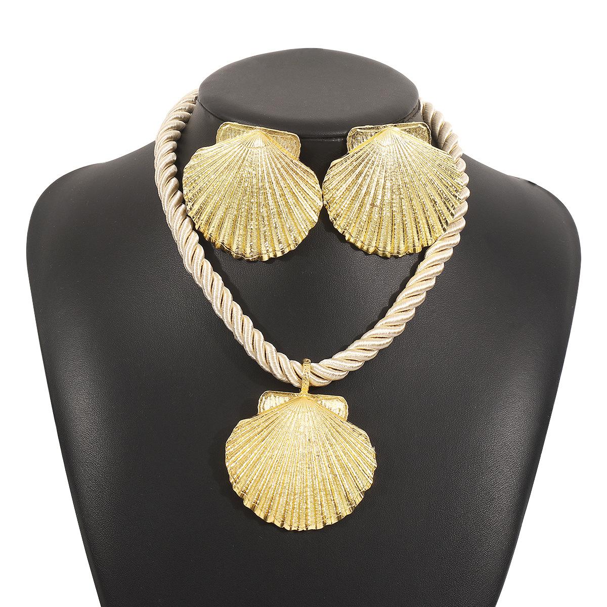 

Tooxika Creative Personality Alloy Shell Love Pendant Necklace Earrings Set Summer Ocean Breeze Jewellery