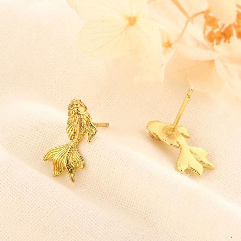 New Chinese Light Luxury Gold Koi Fish Earrings Exquisite Carved Goldfish Studs Fashionable Personalized High End Jewelry