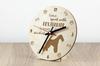 Tel Tüylü Fox Terrier - köpekli saat, ahşap oymalı saat, Art-Dog'dan kişiselleştirilmiş saat