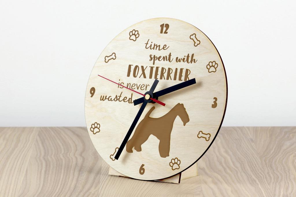 Tel Tüylü Fox Terrier - köpekli saat, ahşap oymalı saat, Art-Dog'dan kişiselleştirilmiş saat
