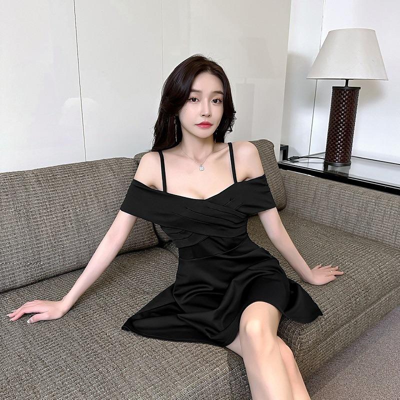 Spice girl style pure desire one-word collar off shoulder waist thin word short skirt design sense cross suspender big swing dress