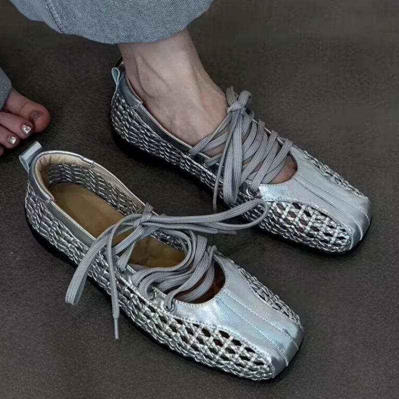 

Модные балетки на шнуровке с квадратным носком, плетеные женские сандалии, спортивные повседневные кроссовки, тренд 2025, летние, неглубокие, из мягкой кожи, сандалии 40 серебряный
