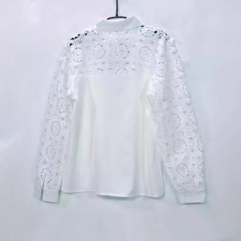 Jarní a letní dámská košile s dutým výstřihem do V