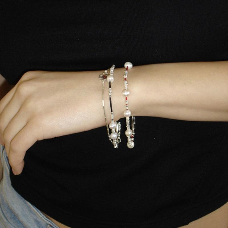 Lowool Schwarzes Faden-Silberperlen-Armband