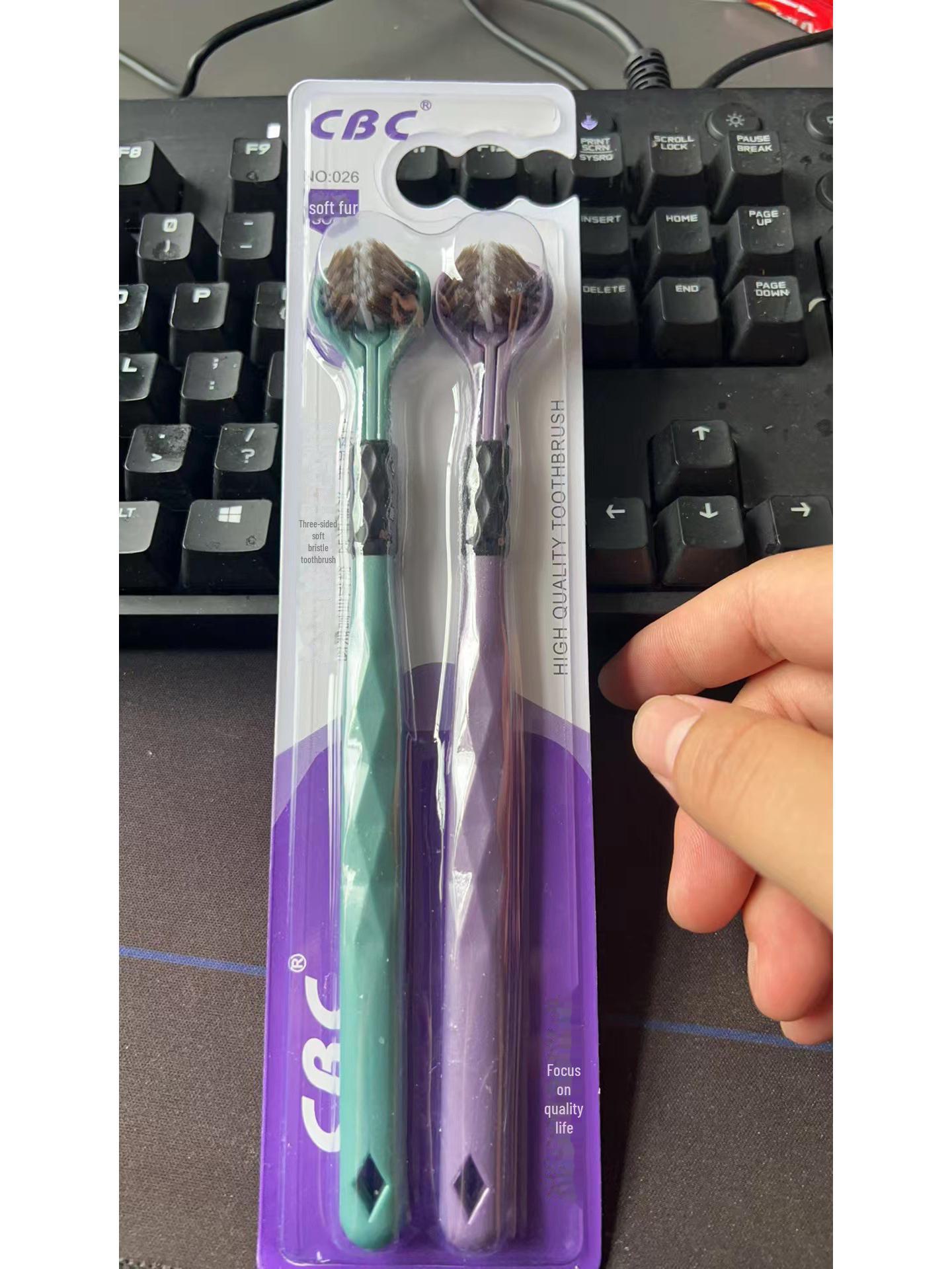 

Зубная щетка Garnier U-образной формы с мягкой щетиной для чистки десен и языка