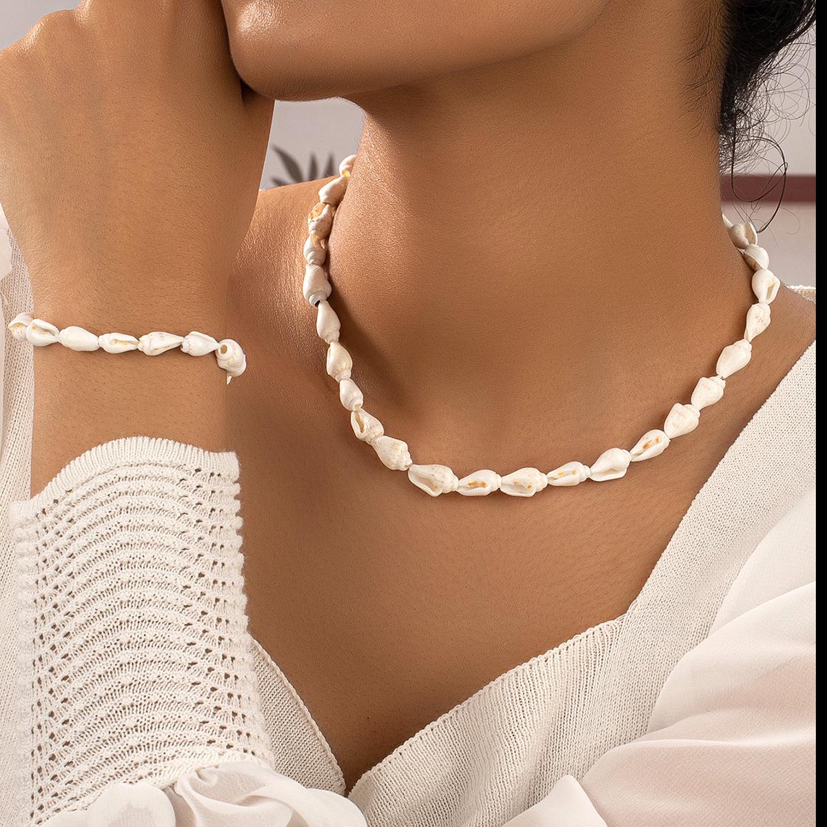 

Европейское и американское ожерелье-чокер из ракушек в простом белом цвете