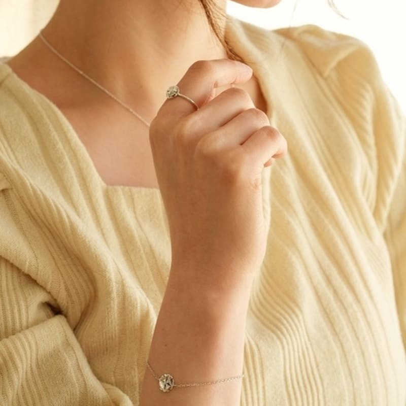 BELLOOGGI Lisianthus Armband