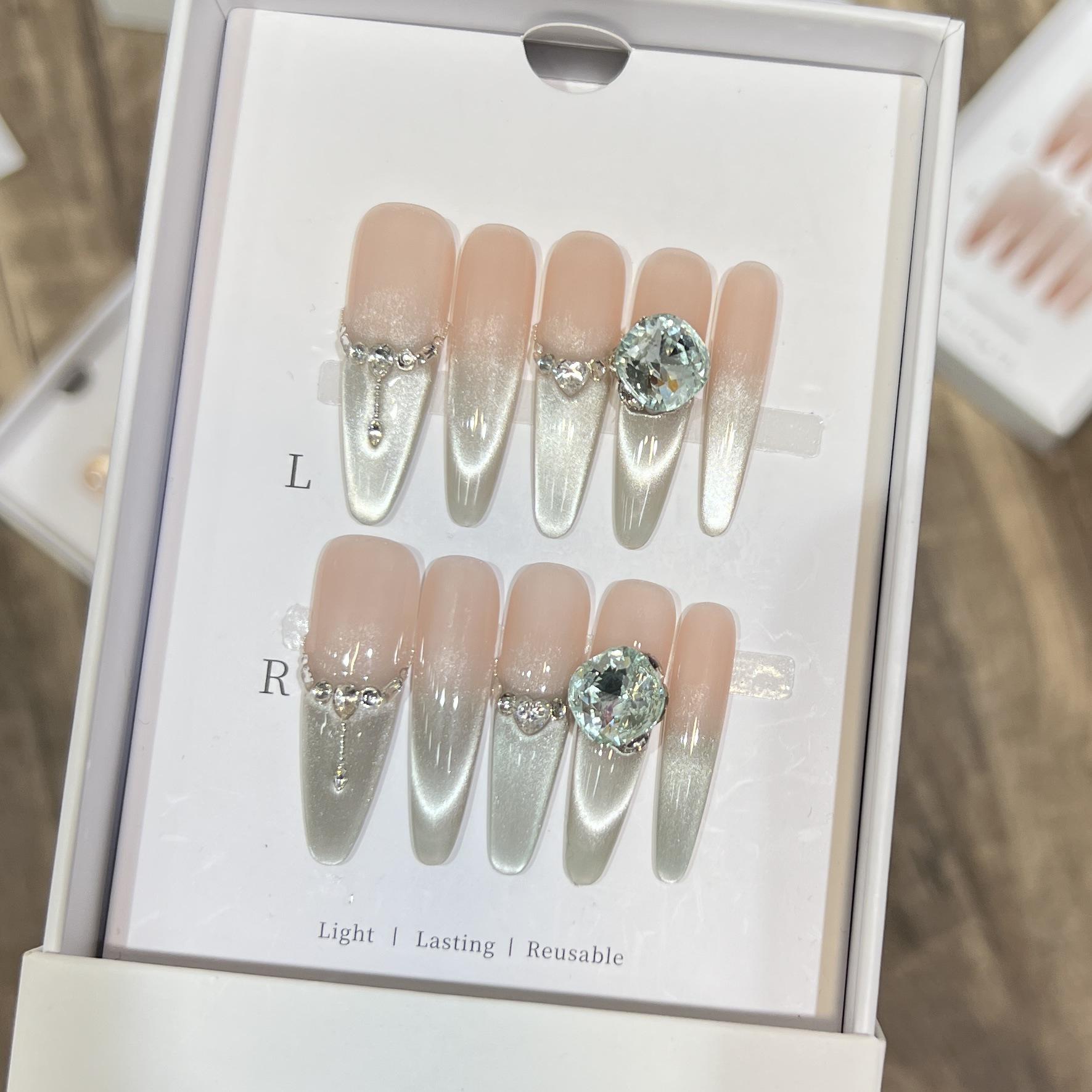 

Dairison Oasis Star French Cat Eye Nude Diamond Glass Nails Large L