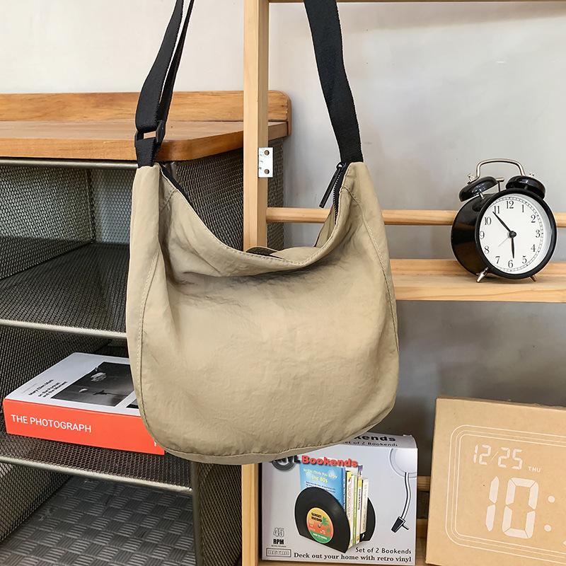 

Сумка-мессенджер для通勤 на работу женская 2025 повседневная модная маленькая свежая повседневная наплечная сумка мужская и женская 通勤 маленькая сумка-портфель хаки