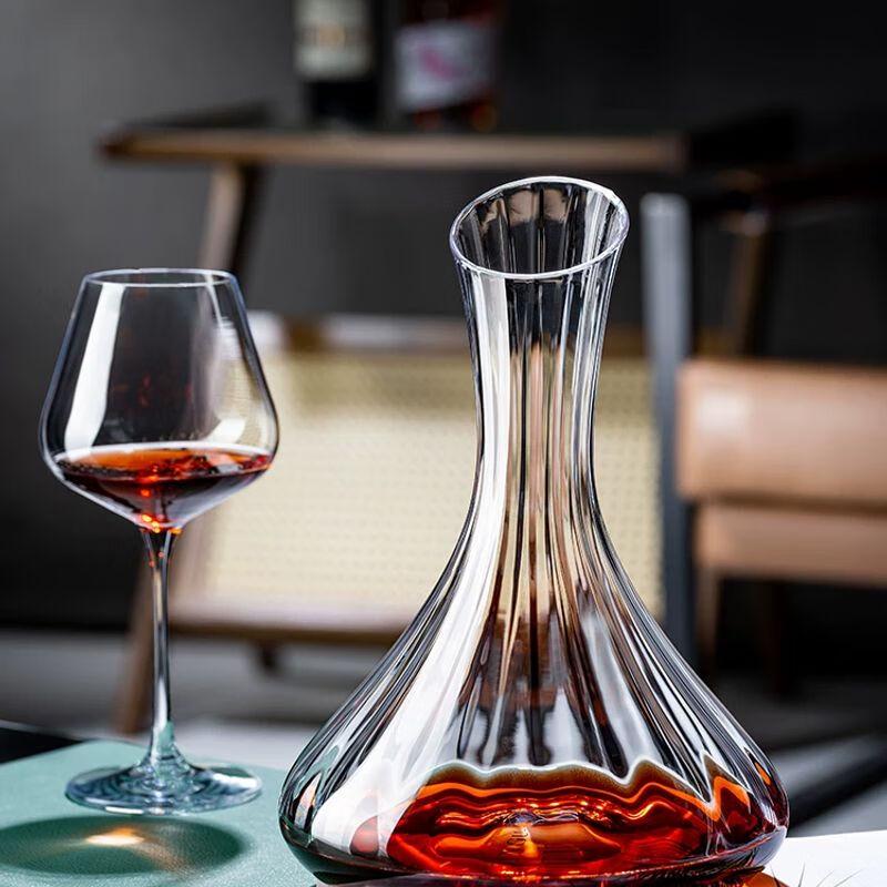 Elegant Crystal Glass Red Wine Decanter