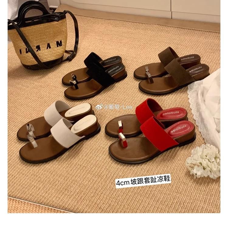 Grape Mother Has the Same Style, with a Height Increase of 4cm~ One-word Belt Outer Wear Cover Toe Herringbone Flat Bottom Toe Cool Slippers Fo