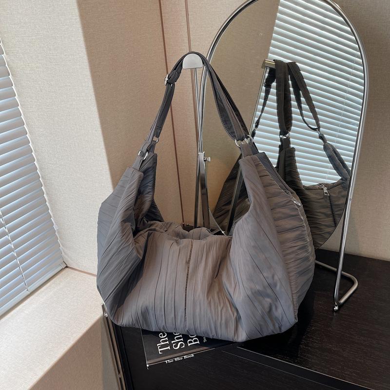 Canvas Bag Women's Large Capacity 2025 New Summer Versatile Simple Shoulder Shopping Bag College Student Class Tote Bag