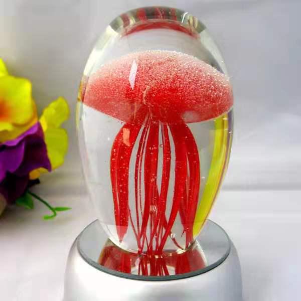 

Минималистичные светящиеся стеклянные украшения в виде медуз Green